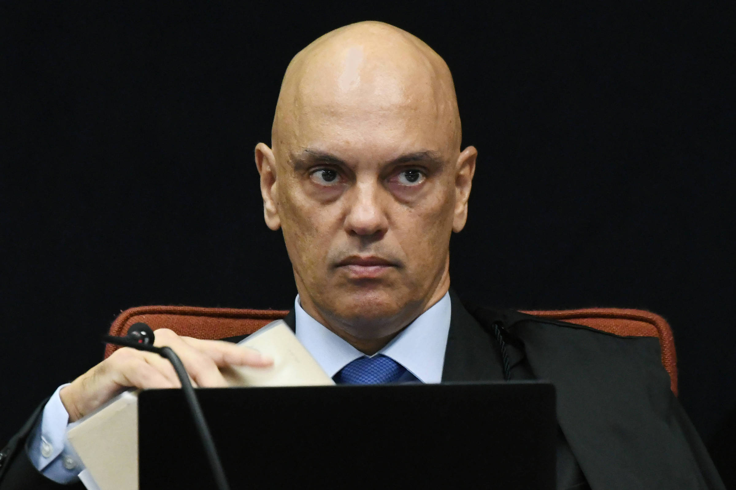 Moraes assume TSE com desafio de se aproximar de militares - 31/07/2022 -  Poder - Folha
