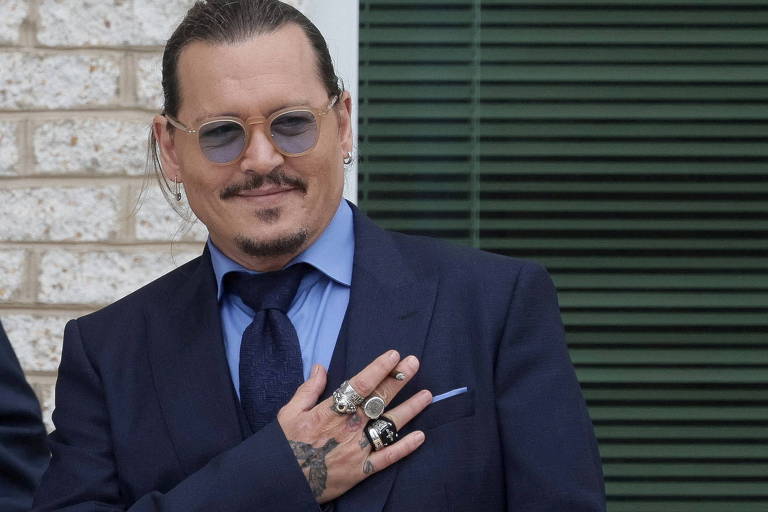 'Fizemos a coisa certa', diz Johnny Depp aos fãs em TikTok recém-criado