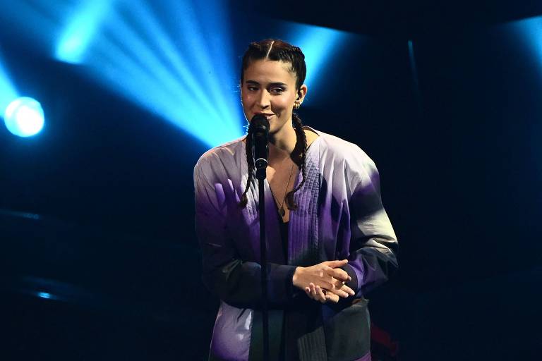 Representante de Portugal no Eurovision, Maro faz show grátis em SP