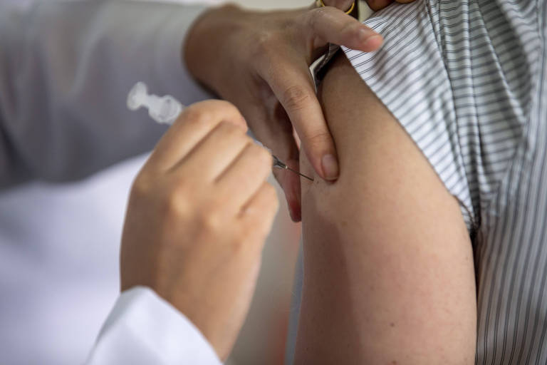 Vacina bivalente: quem poderá se imunizar e quando atualizar o reforço contra a Covid
