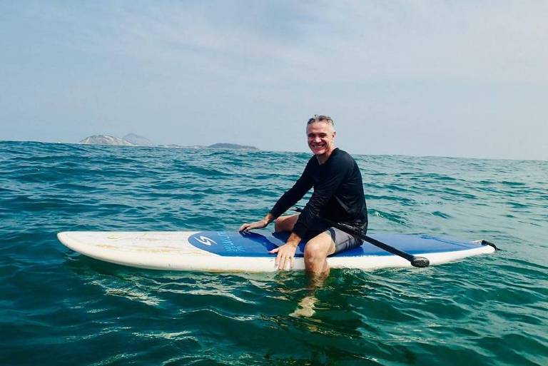 O jornalista britânico Dom Phillips em stand up paddle no Rio de Janeiro, em 2020