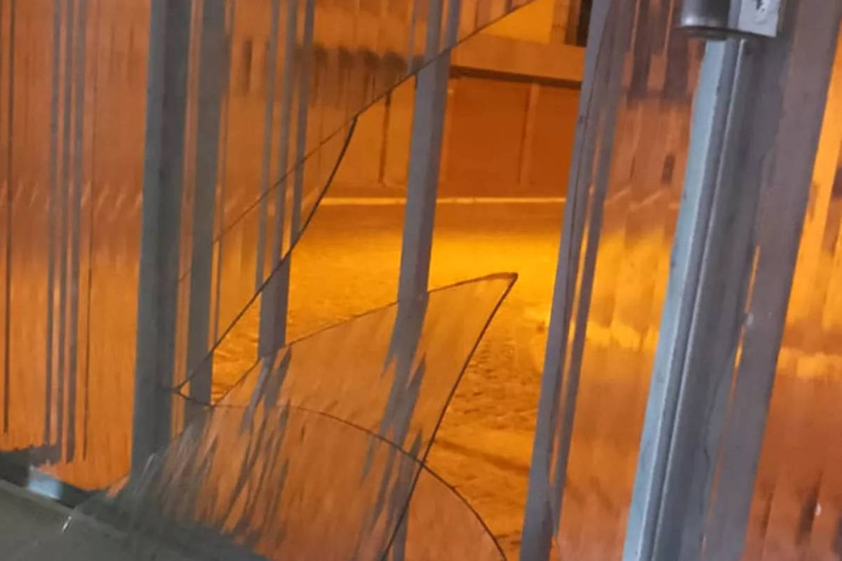 Foram momentos de horror, diz mãe de menino trans que teve casa apedrejada na BA - UOL
