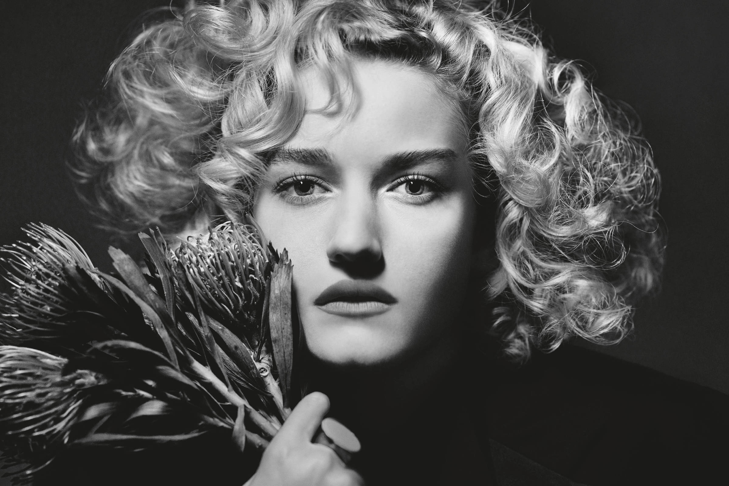 Julia Garner é favorita para ser Madonna em cinebiografia - 07/06/2022 -  Ilustrada - Folha