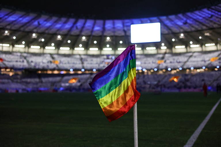 Relatório aponta aumento de 76% nos casos de LGBTfobia no futebol