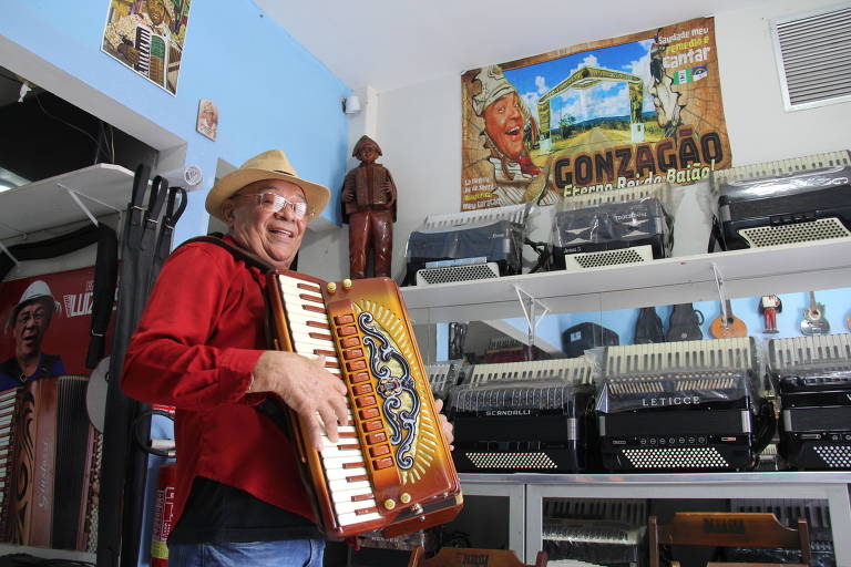 Rei das sanfonas, Luiz Rosa coleciona o instrumento mais amado do Nordeste