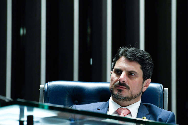 Projeto que obriga pagar emenda de relator e pode engessar Lula em 2023 avança na Câmara