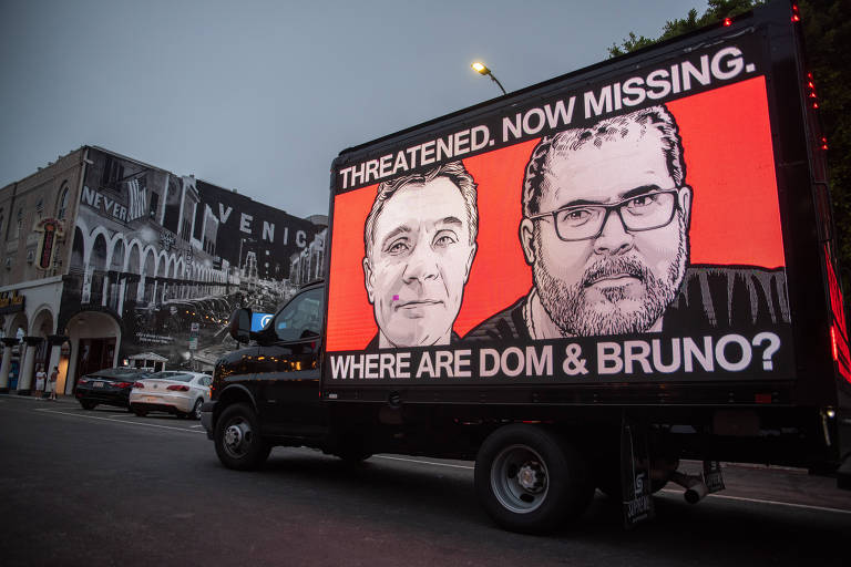 Caminhões com telas exibem imagem e mensagens sobre desaparecimento do jornalista britânico Dom Phillips e do indigenista Bruno Pereira