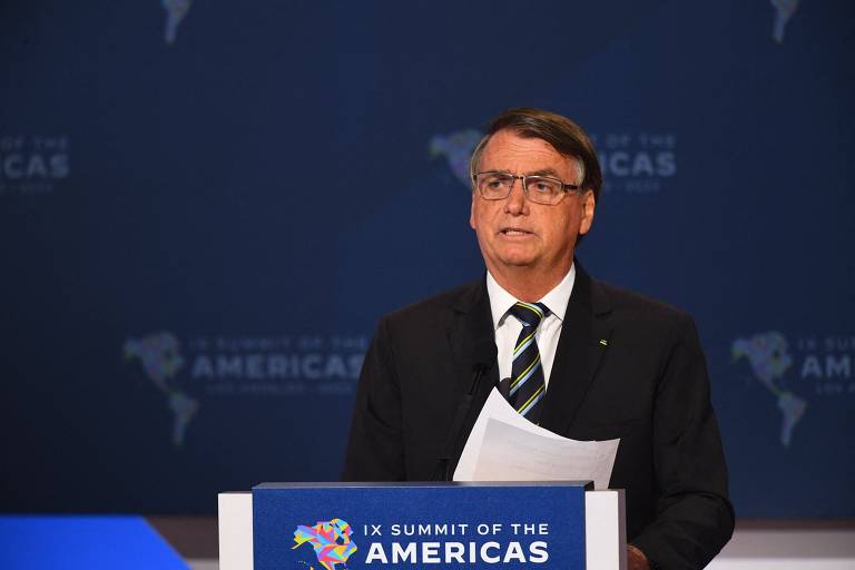 Bolsonaro fala em 'busca incansável' por Dom Phillips e Bruno Pereira na Amazônia