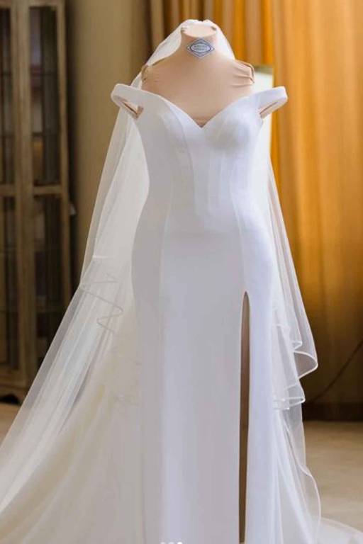 Foto: O vestido de Soraya será roubado por engano, no lugar do de Mari,  obrigando a mãe de Benjamin a ir vestida de gari no casamento do filho -  Purepeople