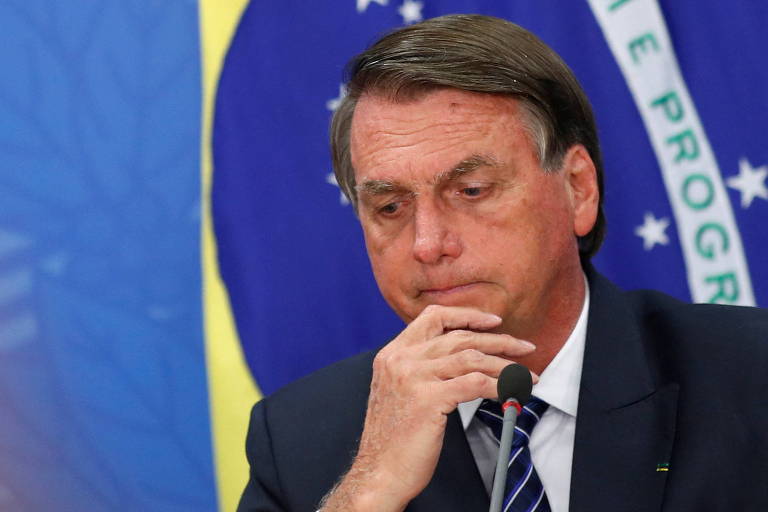 Bolsonaro veta proposta para reajuste salarial especial a policiais em 2023