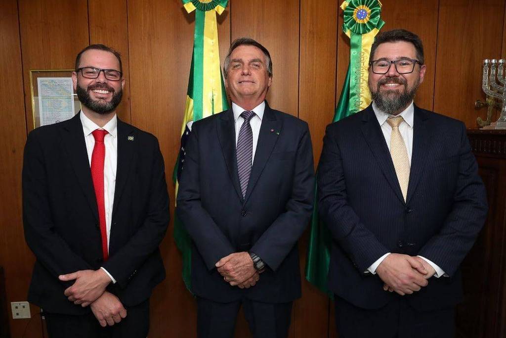 Grupo armamentista oferece apoio a candidatos em troca de cargos no  Congresso - 11/06/2022 - Cotidiano - Folha
