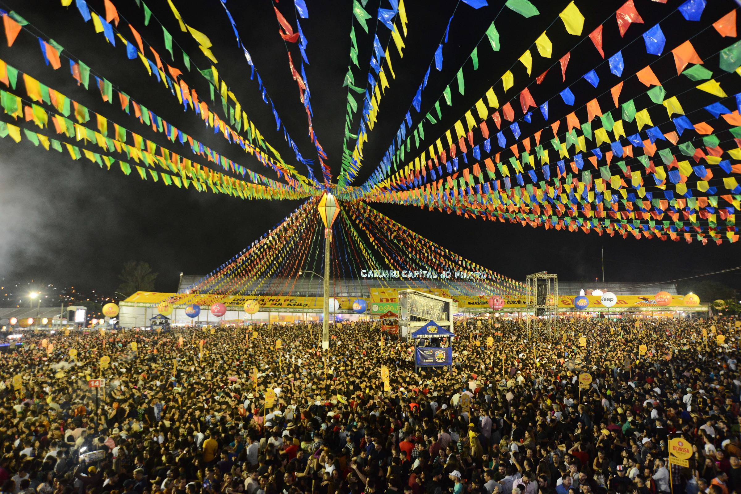 São João vira palco de campanha e inclui tour de Bolsonaro - 23/06