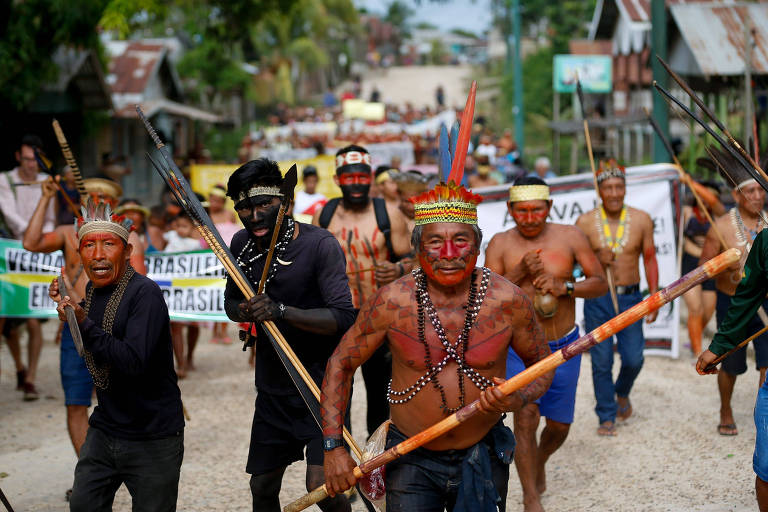 Indígenas fazem protesto em defesa de suas etnias e seus territórios e em homenagem ao indigenista Bruno Pereira e o jornalista Dom Philips, desaparecidos há cerca de uma semana