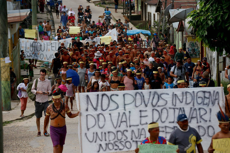 Indígenas fazem protesto em defesa de suas etnias e seus territórios e em homenagem ao indigenista Bruno Pereira e o jornalista Dom Philips, desaparecidos há cerca de uma semana