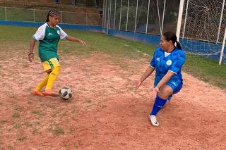 Quero jogar futebol: menina abusada pode encontrar acolhimento no esporte  - UOL Universa