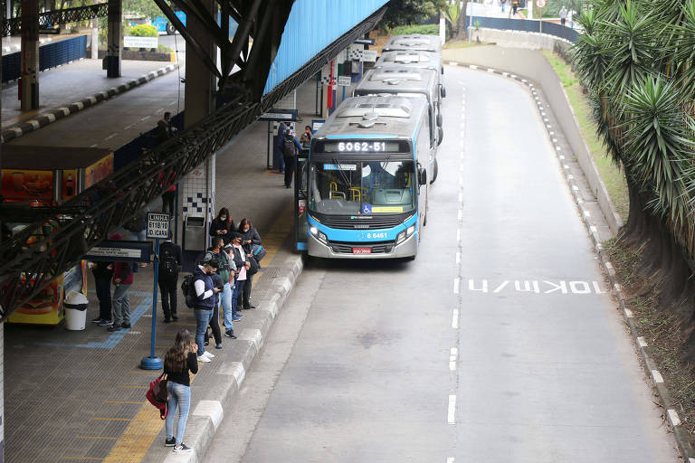 Veja lista de empresas de ônibus com a operação paralisada em SP