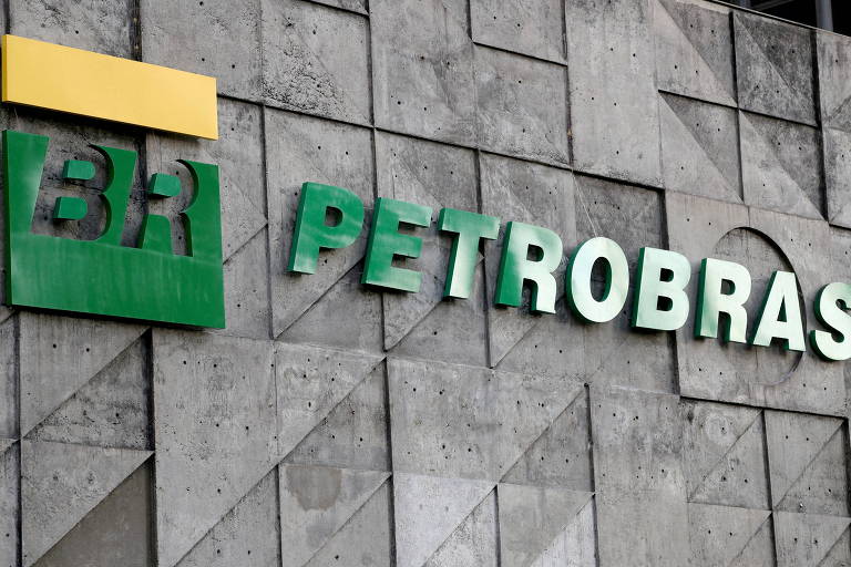Logotipo da Petrobras na sede da empresa, no Rio de Janeiro