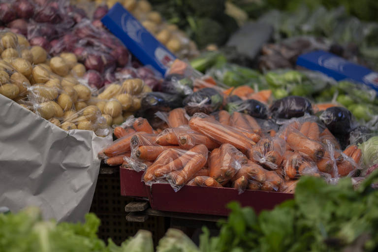 Preço da cenoura sobe quase 44% em janeiro, e batata aumenta 29%; veja alimentos em alta