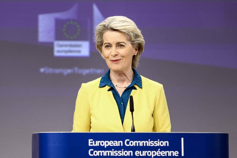 A presidente da Comissão Europeia, Ursula von der Leyen, durante entrevista coletiva em Bruxelas