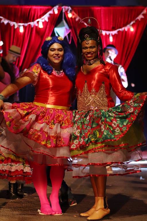 Festa junina une drag queens e forró na zona leste de SP