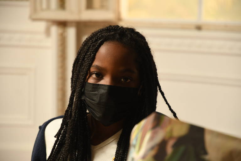 Crianças falam sobre o uso de máscaras depois de mais de dois anos de pandemia