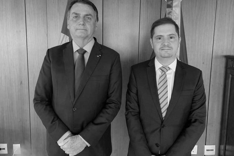 O presidente Jair Bolsonaro e o advogado-geral da União, Bruno Bianco