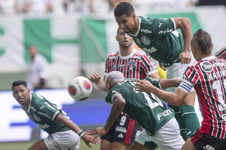 Danilo cabeceia para fazer gol do Palmeiras na final do Paulista contra o São Paulo