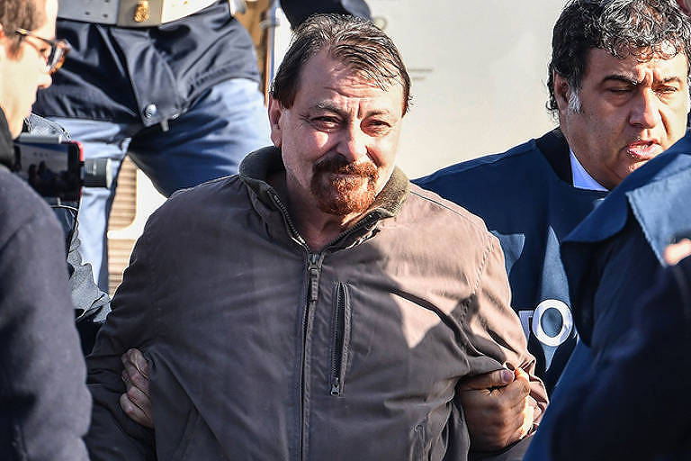 O ex-terrorista italiano Cesare Battisti, ao ser preso, em 2019