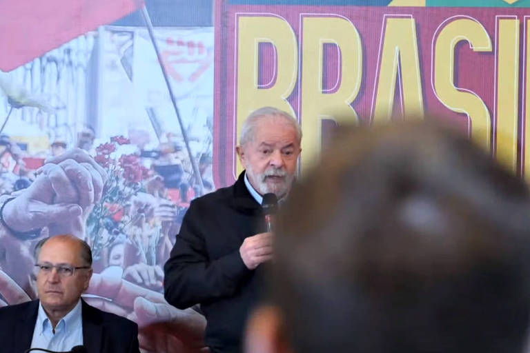 Evento com Lula tem invasão de bolsonaristas e queixa pública de Suplicy; veja vídeos