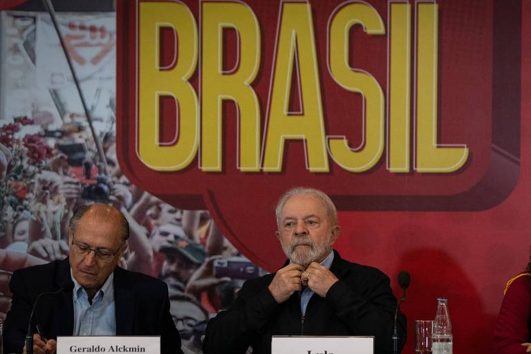 Luiz Inácio Lula da Silva em evento ao lado de Geraldo Alckmin, vice de sua chapa