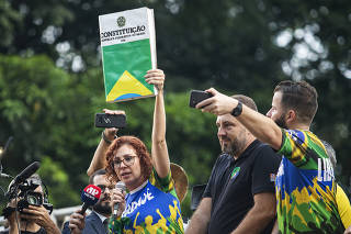 Deputada Federal Carla Zambelli fala  para apoiadores do Governo Bolsonaro durante manifestacao de    1¼ de maio na Av Paulista