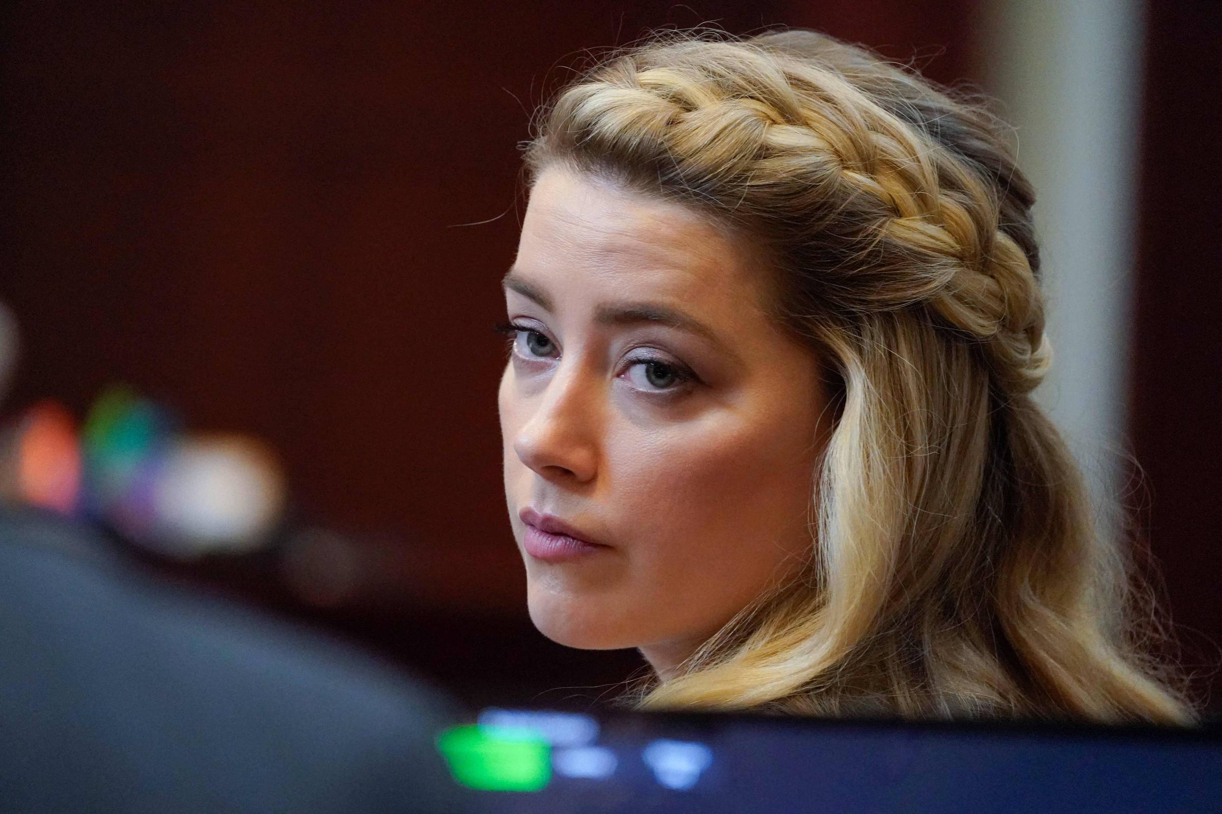 Amber Heard pede anulação do julgamento que deu vitória a Johnny