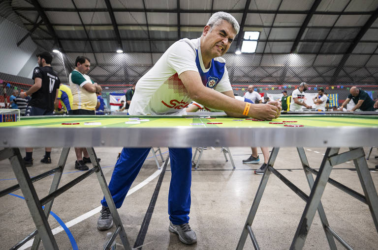 Jogadores do Brasileiro exaltam a 'magia' do futebol de botão - 23/06/2022  - Esporte - Folha