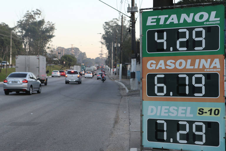 No Auto Posto Pêssego GNV, zona leste de São Paulo, o óleo diesel custa R$ 0,50 mais caro que a gasolina
