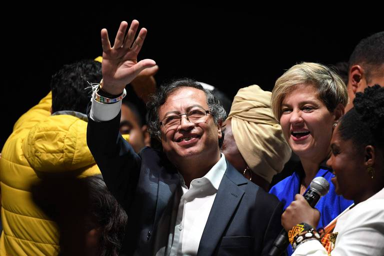 Bolsonaro insinua que colombianos querem deixar o país após vitória da esquerda