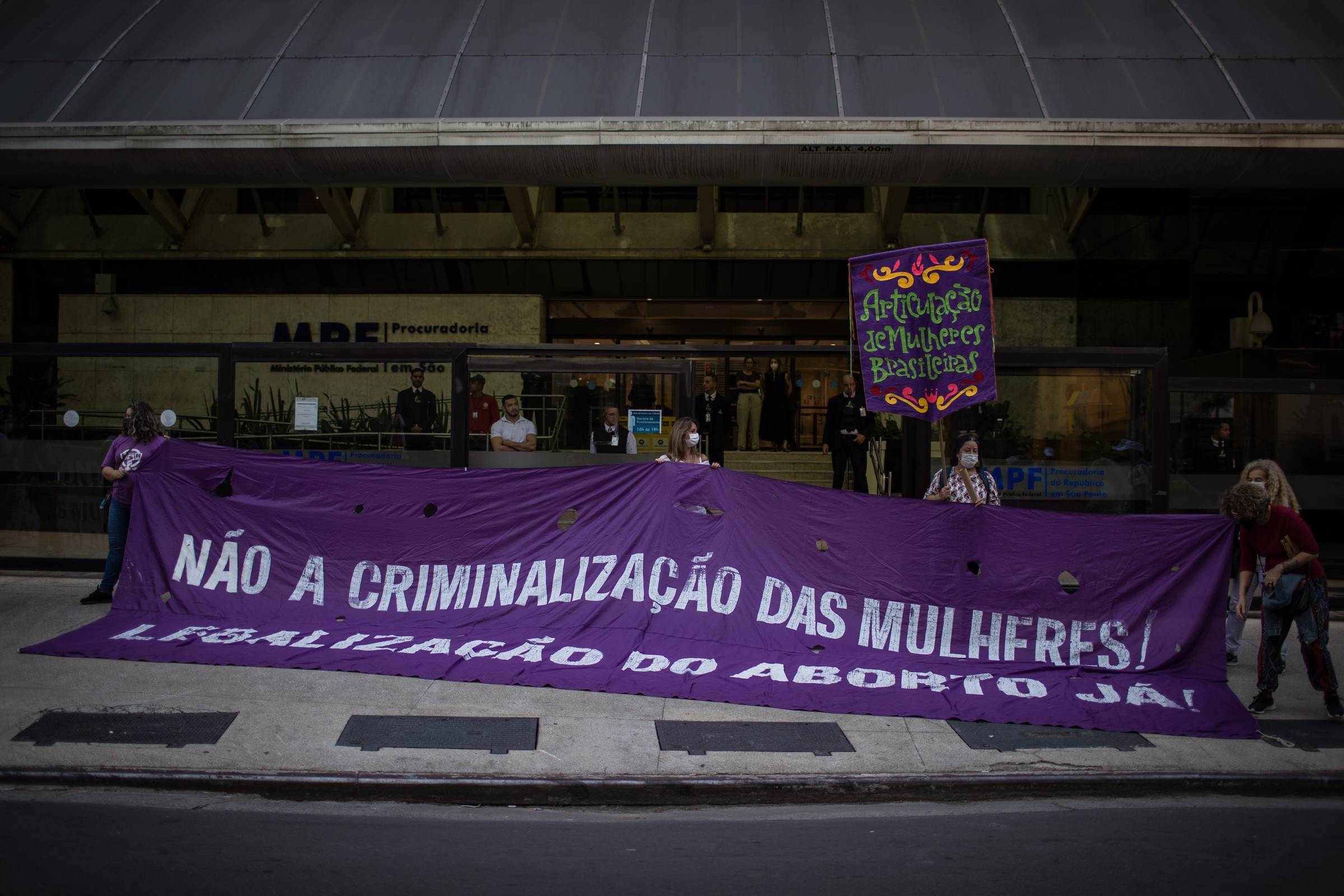 Entenda projeto que dificulta aborto legal em menores de 14 anos
