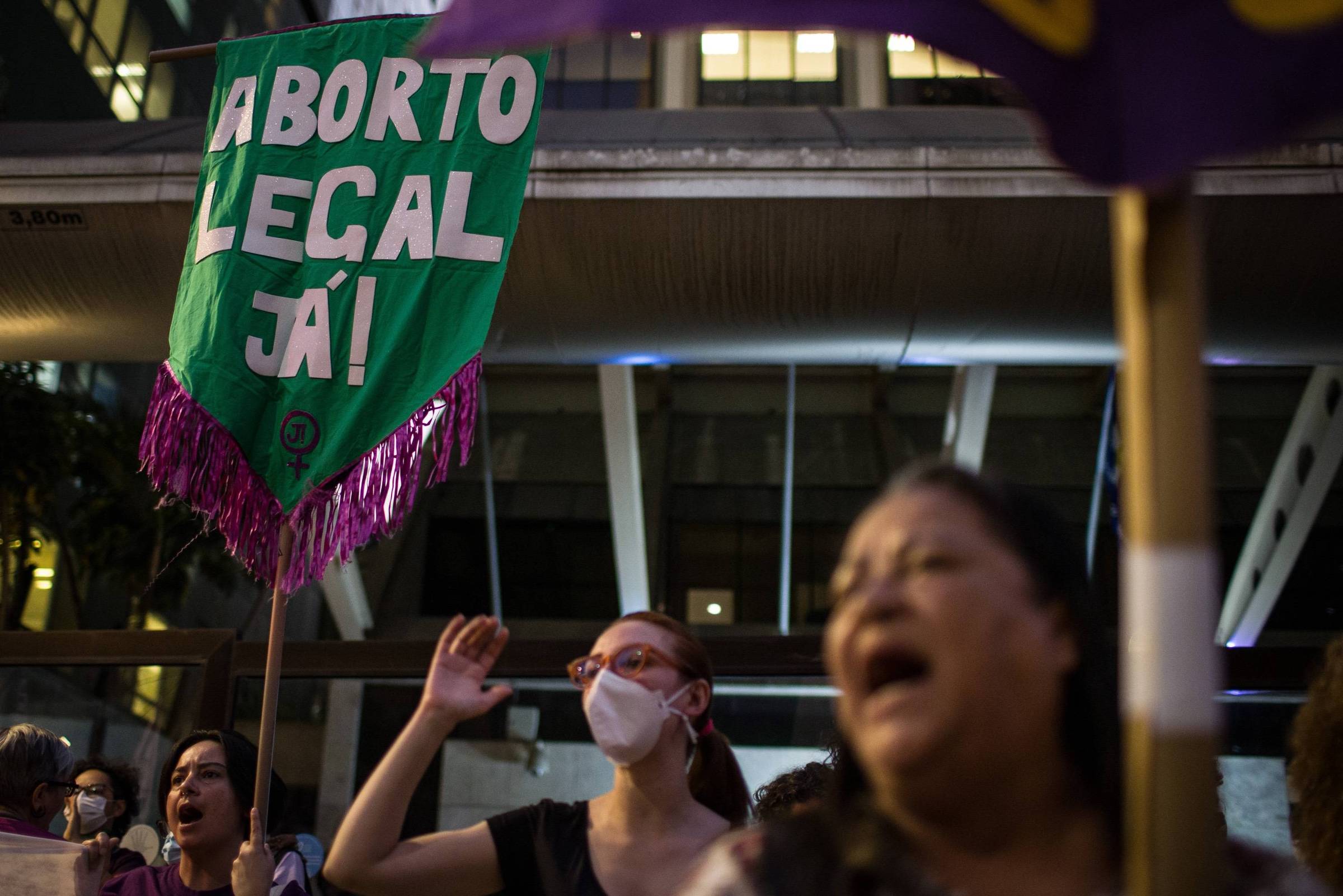 Ato pelo direito ao aborto de menina de 11 anos