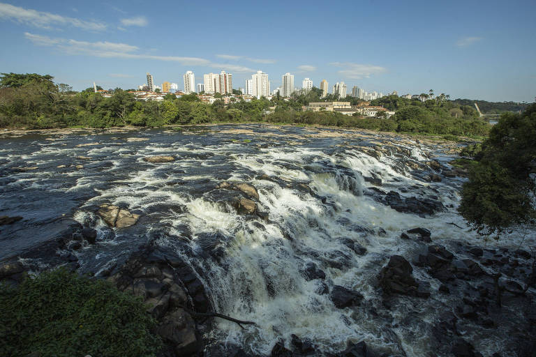 Vista do Rio Piracicaba, no parque do Mirante, na cidade de Piracicaba, em  São Paulo
