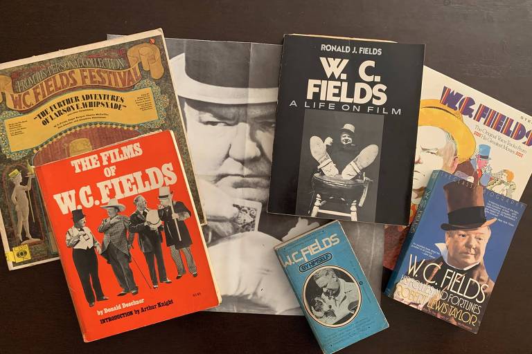  Pôster, LPs com gravações originais e livros de e sobre W.C. Fields