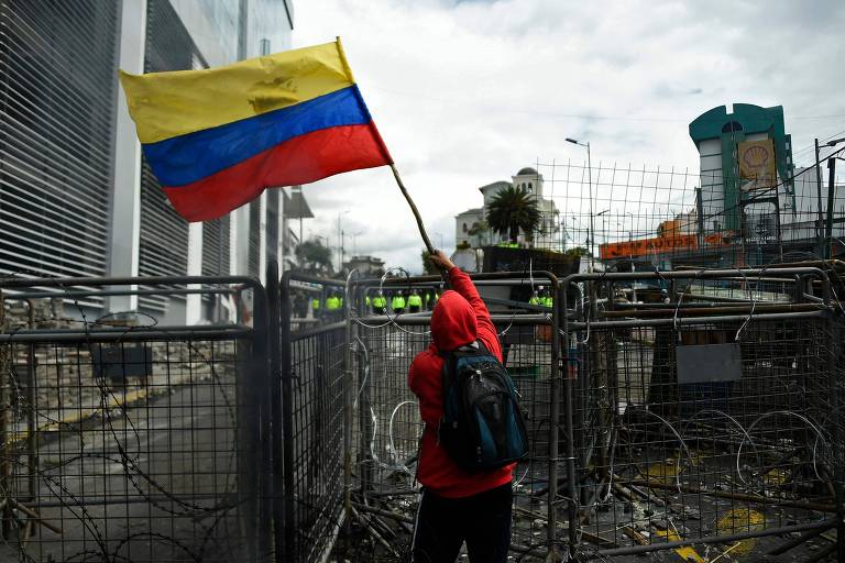 Protestos no Equador viram gatilho para processo de destituição do presidente