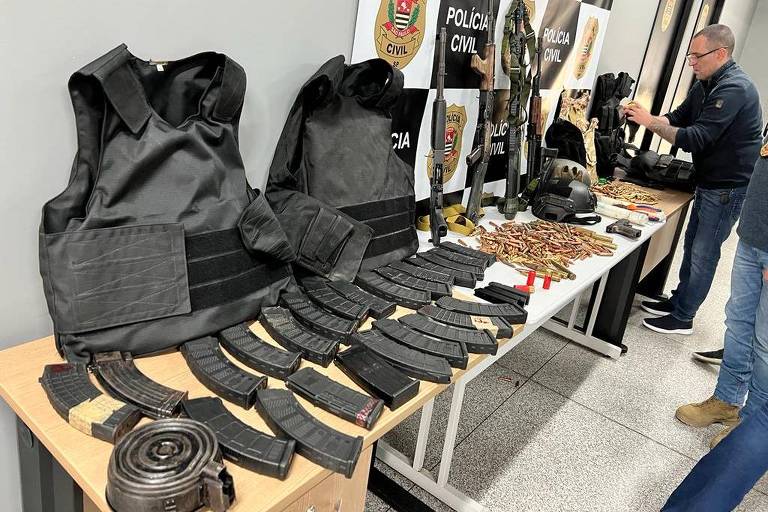 Polícia Civil de São Paulo apreendeu, além armas e munições, itens como colete e capacete a prova de bala 