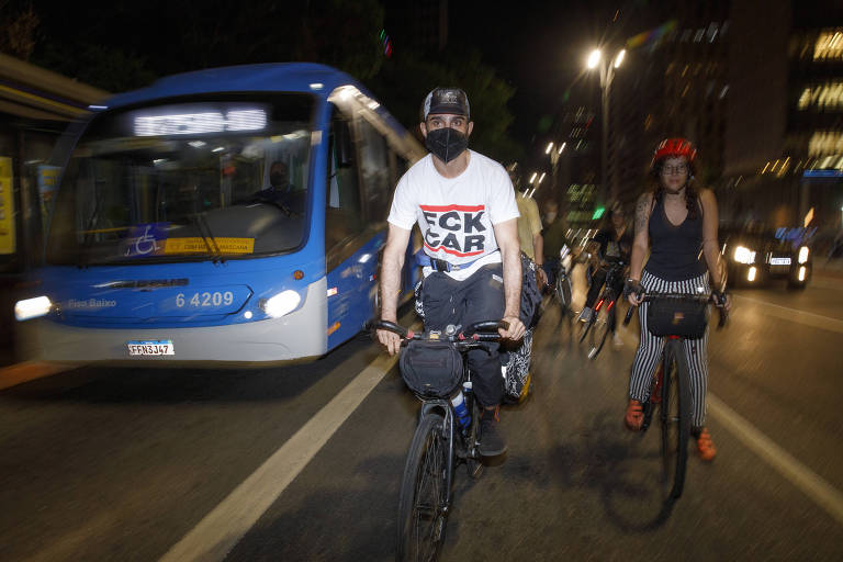 No centro de São Paulo, bicicleta é instrumento da democracia