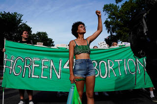 Abortion rights supporters march from the U.S. Supreme Court to the White House