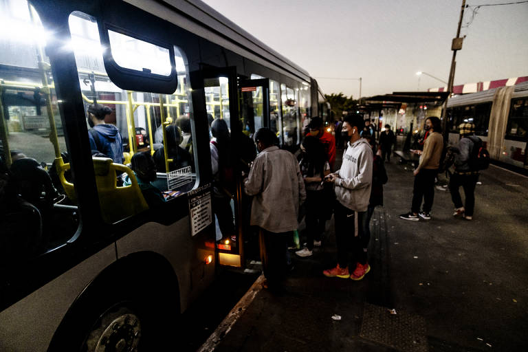 Desigualdade no acesso a trem, metrô e ônibus emperra São Paulo