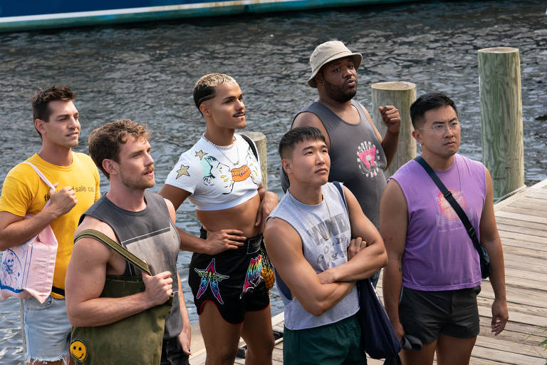 Matt Rogers, Zane Phillips, Tomas Matos, Joel Kim Booster, Torian Miller e Bowen Yang em cena do filme "Fire Island: Orgulho e Sedução", de Andrew Ahn