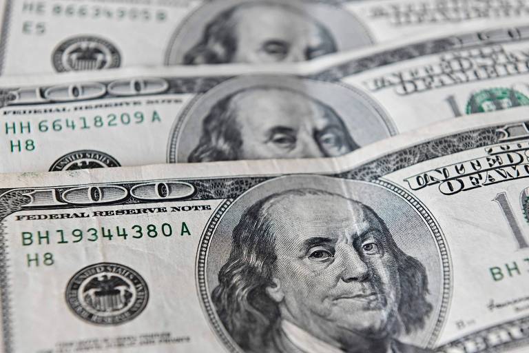 Dólar recua 1,4% e encerra pregão cotado a R$ 5,19