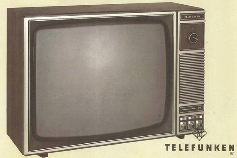 Imagem de televisão antiga da telefunken 