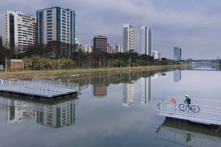 Ciclopassarela flutuante no rio Pinheiros será inaugurada em julho