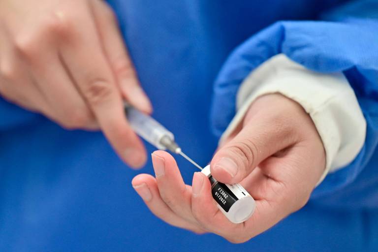 BioNTech e Pfizer começarão a testar vacina universal contra coronavírus
