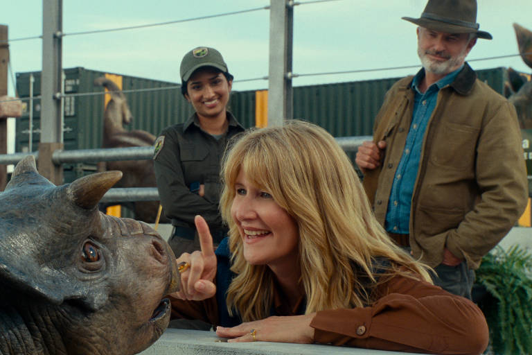 Laura Dern volta a interpretar Ellie Sattler em cena de 'Jurassic World Domínio'